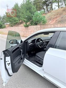 ڤۆڵکسواگن ئارتیۆن